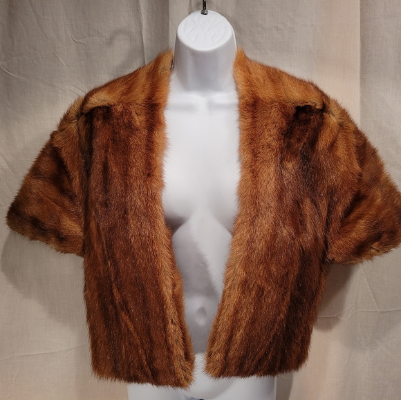 John W. Thomas & Co Jackets & Blazers - Vtg John W. Thomas Minneapolis Fur Shoulder Cape